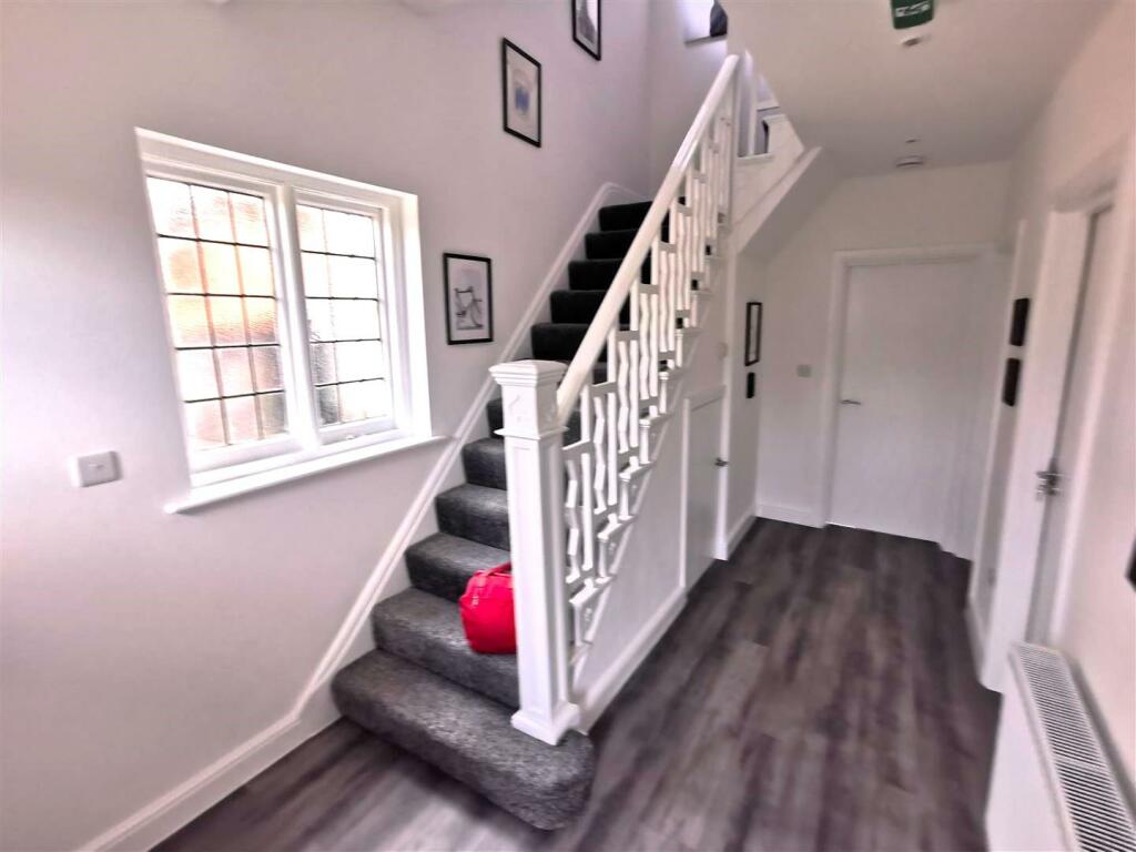 Hallway 1.jpg