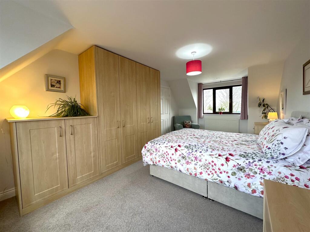 Dual-Aspect Third Bedroom 778