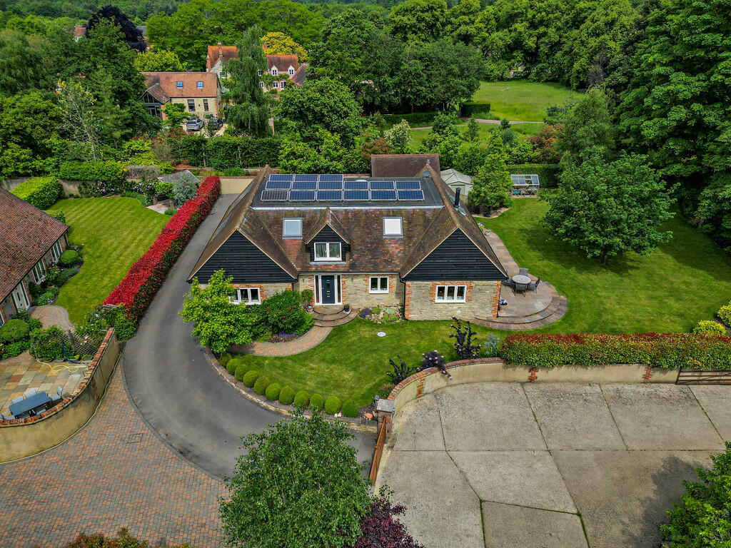 8600910-exterior2...