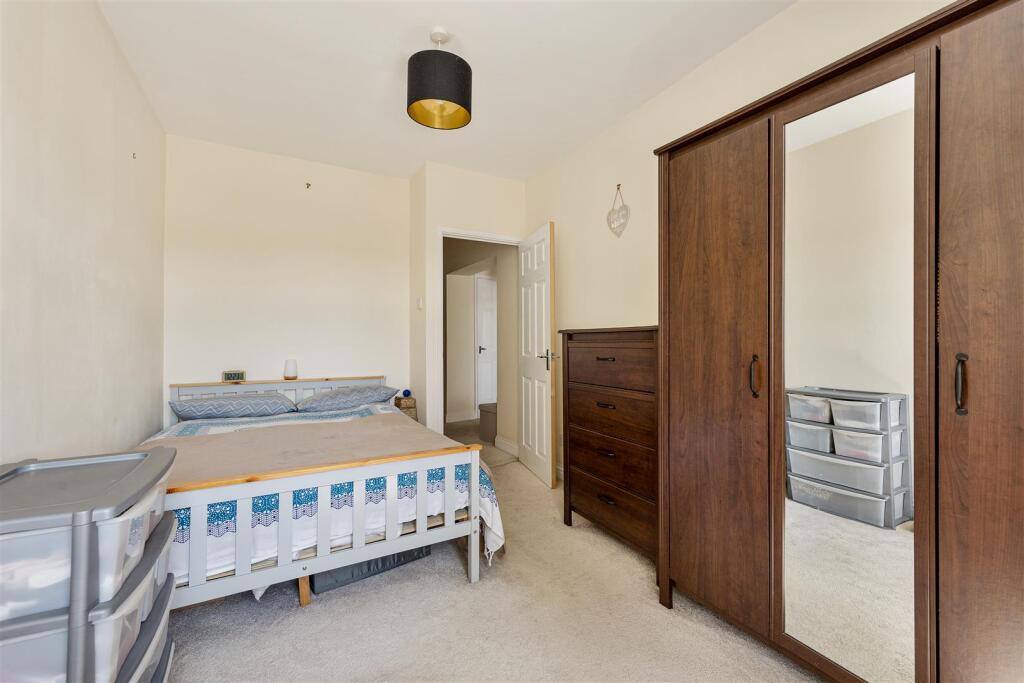 Henley Lodge E17