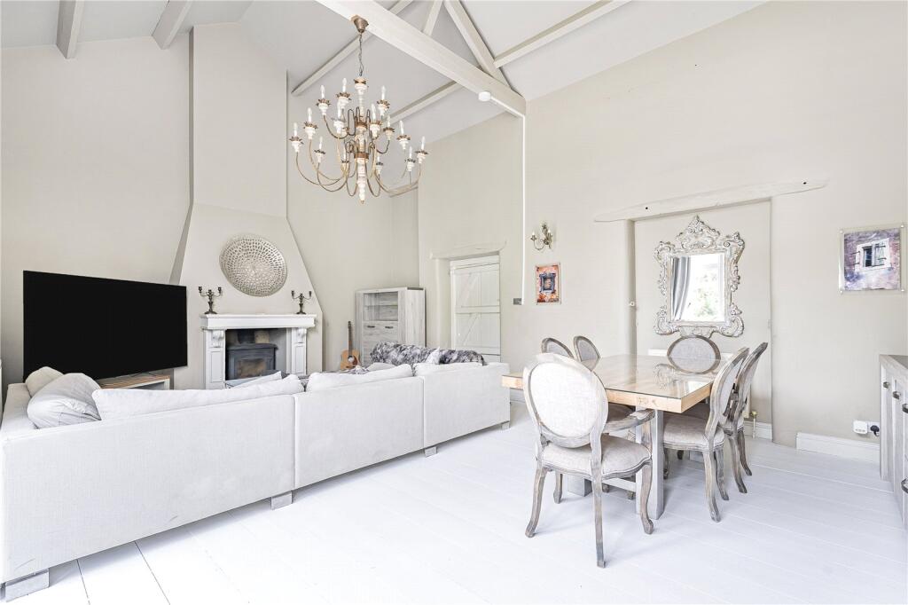 Sitting/Dining Room