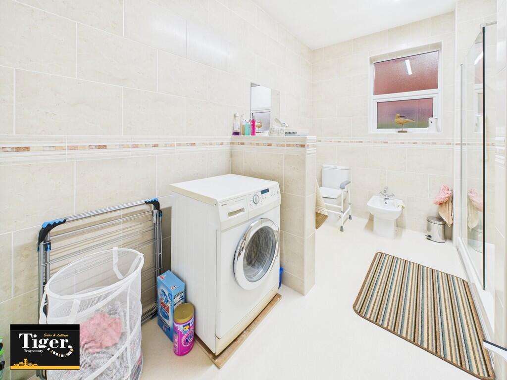 CAM02176G0-PR0745...