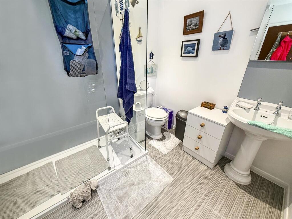 En suite Shower Room