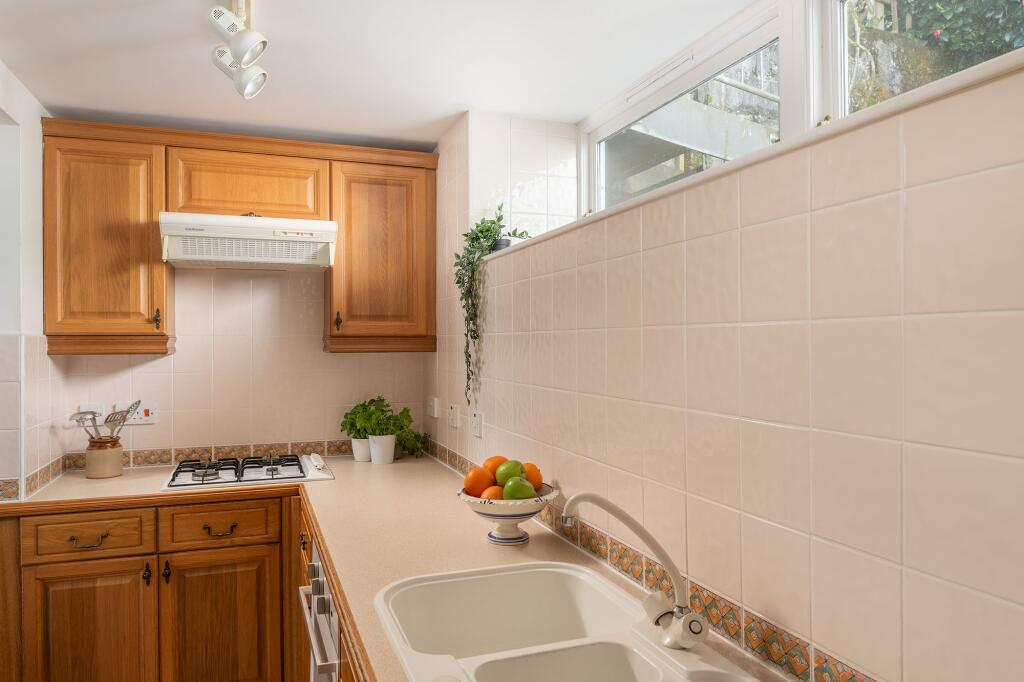 Highland Cottage, 88 Above Town, Dartmouth, Kitchen