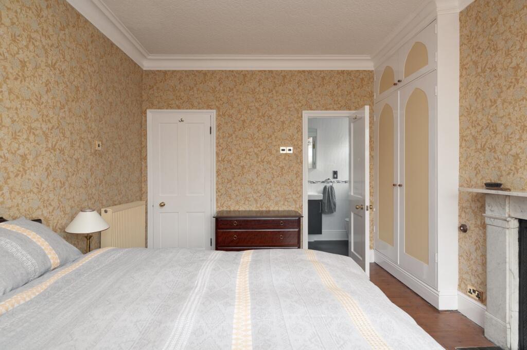 Main Bedroom / En suite