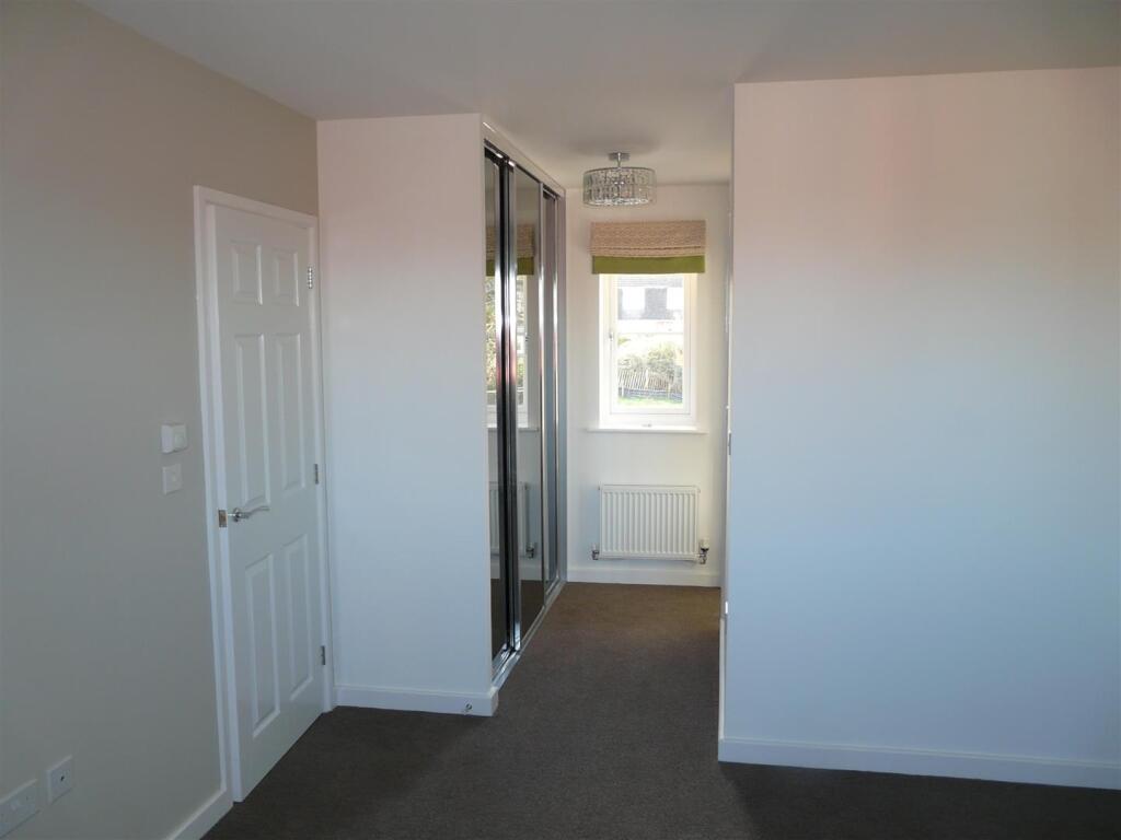 36 Thomas Place v2028.JPG
