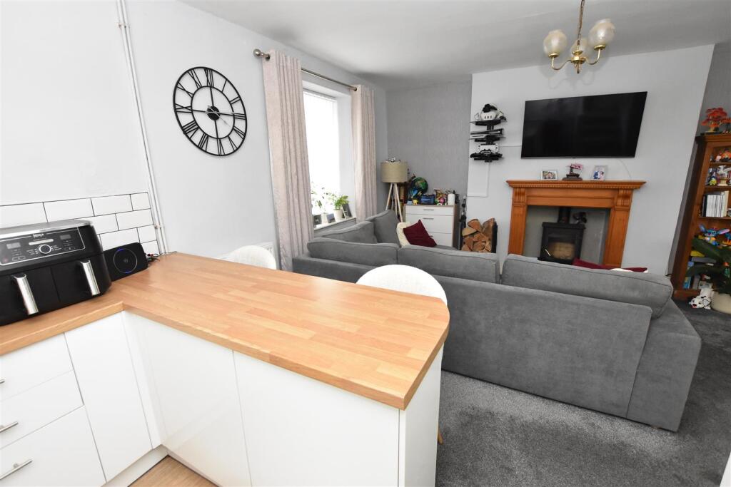LIVING KITCHEN AREA