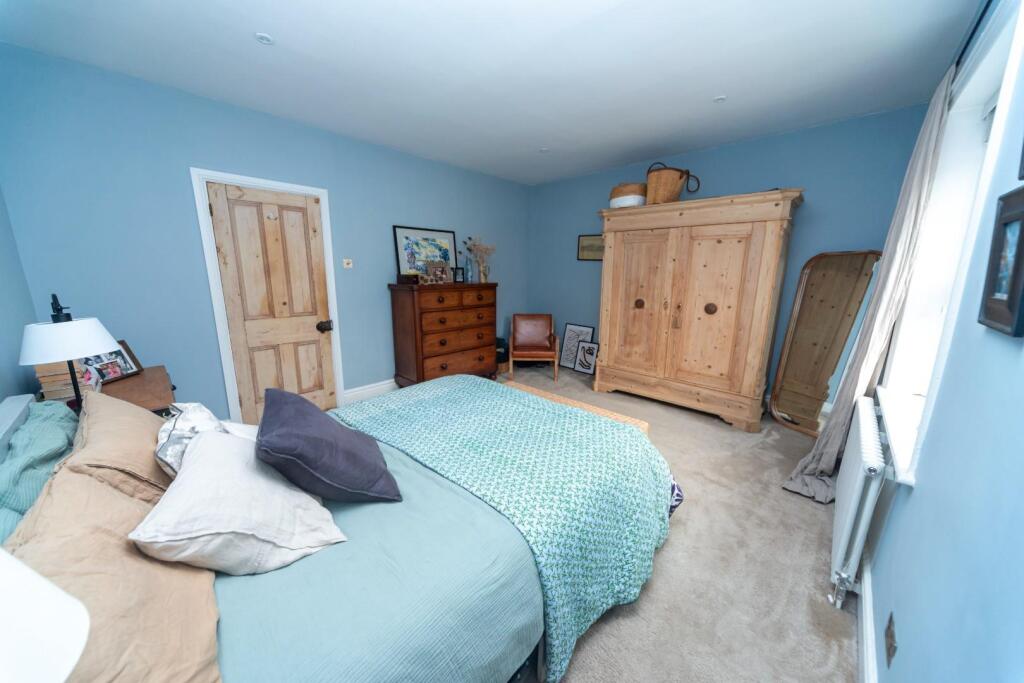 bedroom 1 3.JPG