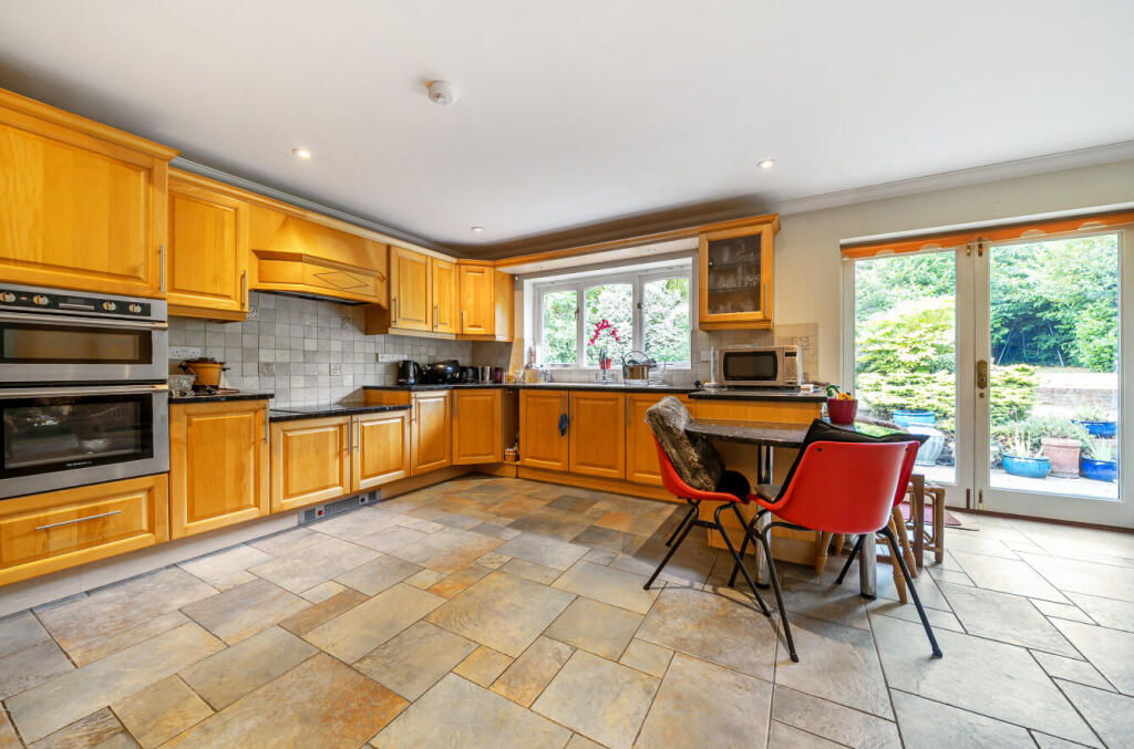 1313868-3-685d23f...