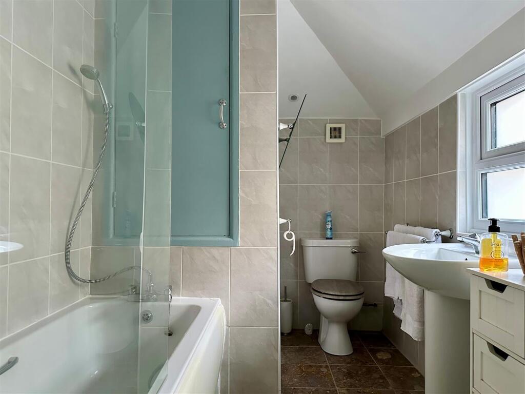Bathroom.jpg