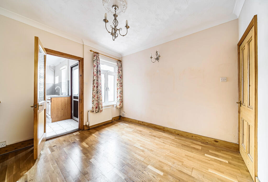 1349047-7-68ba20e...