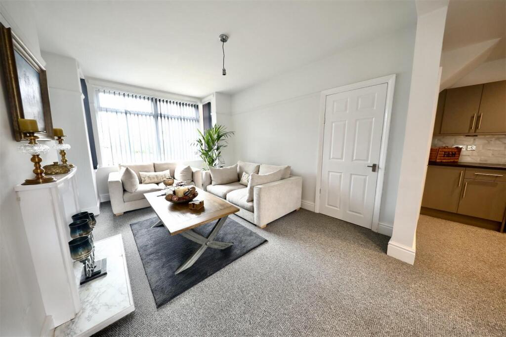 18 MurrayField - Lounge 2.jpg