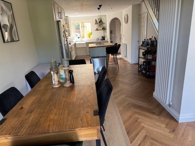 KITCHEN/DINING ROOM