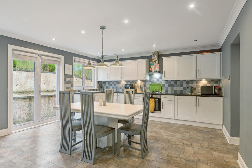 Kitchen/ Dining Room