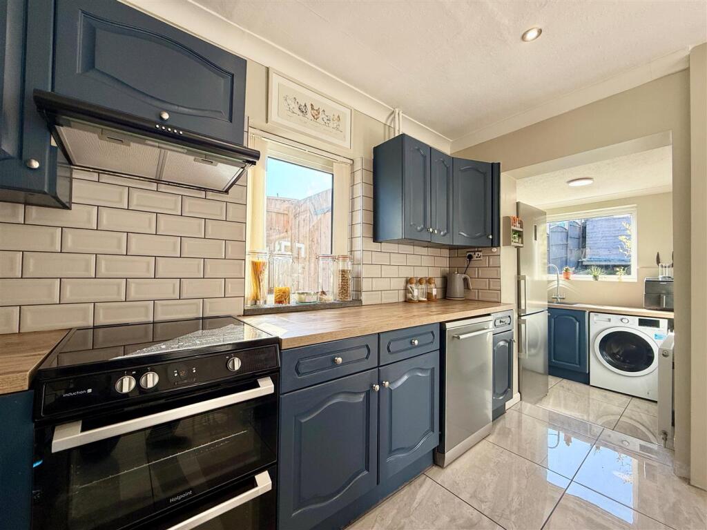 Kitchen (2).jpg