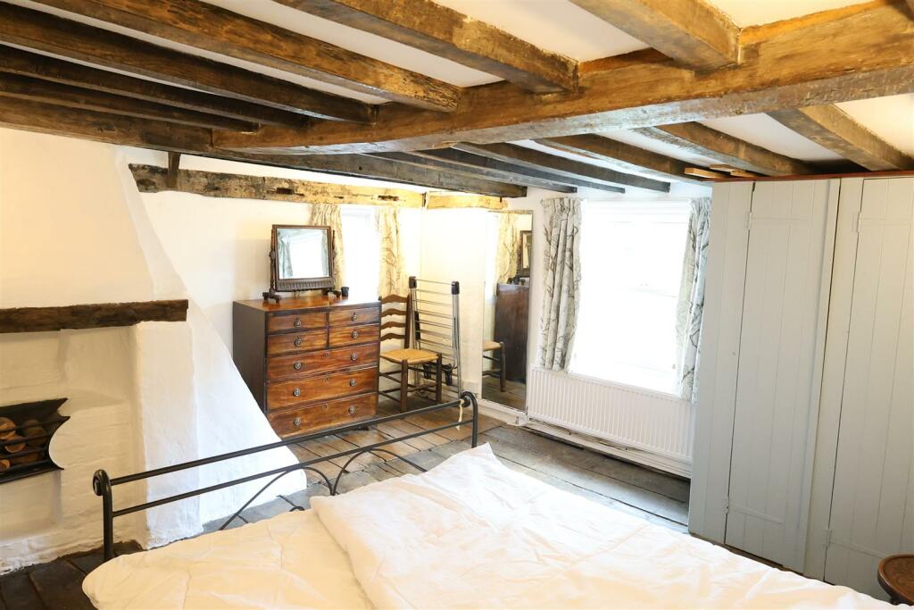 MASTER BEDROOM (2)