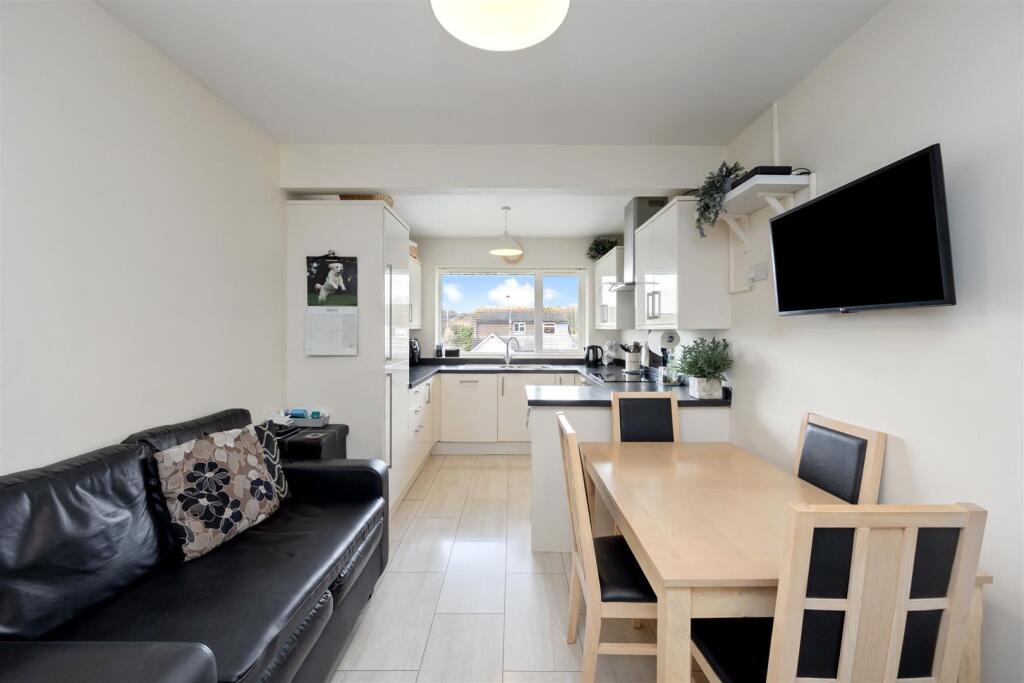 Broad Rig Avenue 41 KITCHEN2.jpeg