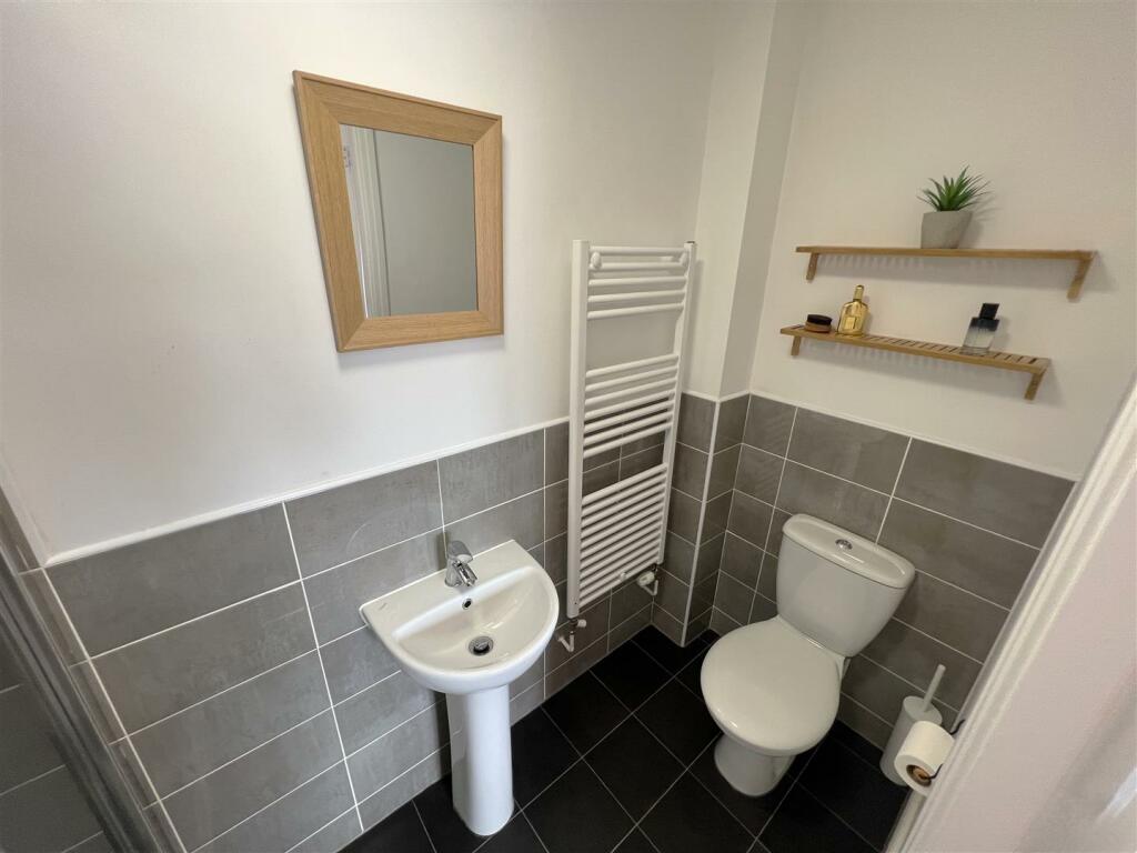 En-suite B.JPG
