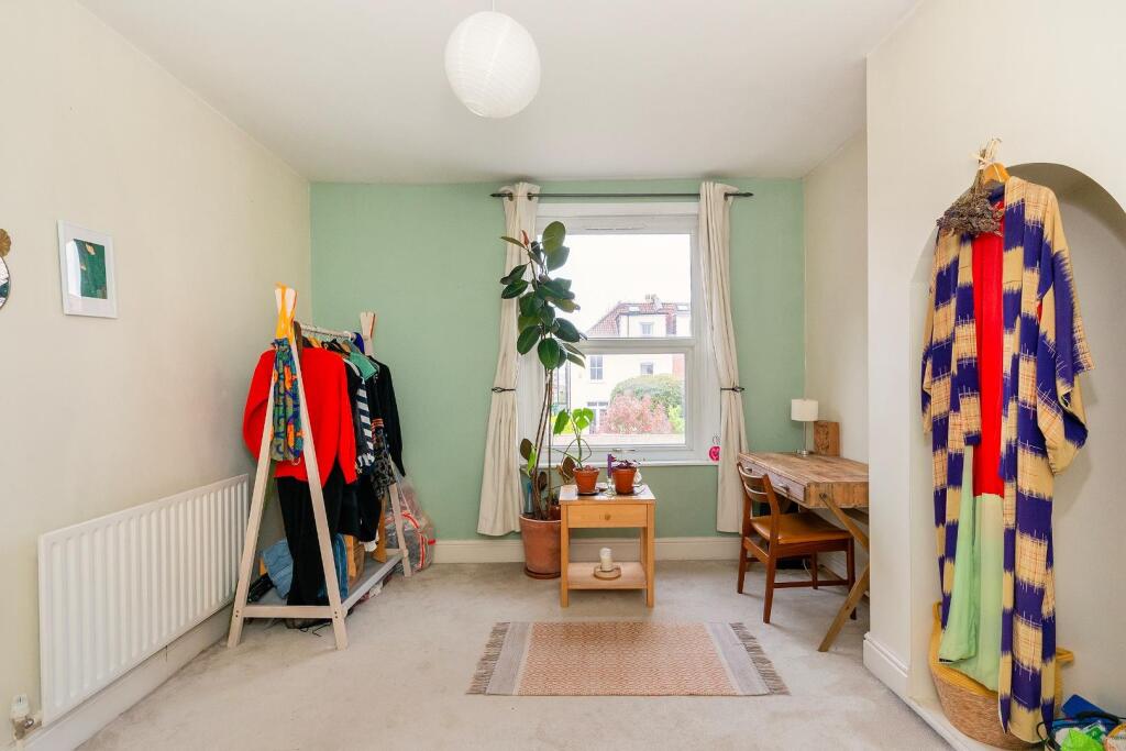 T4F0FHRKE - Bedroom C.jpg