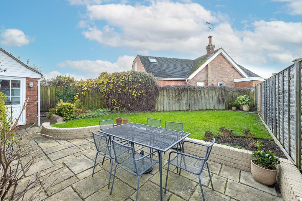 Close to Town Centre - Cavendish Close Wendover