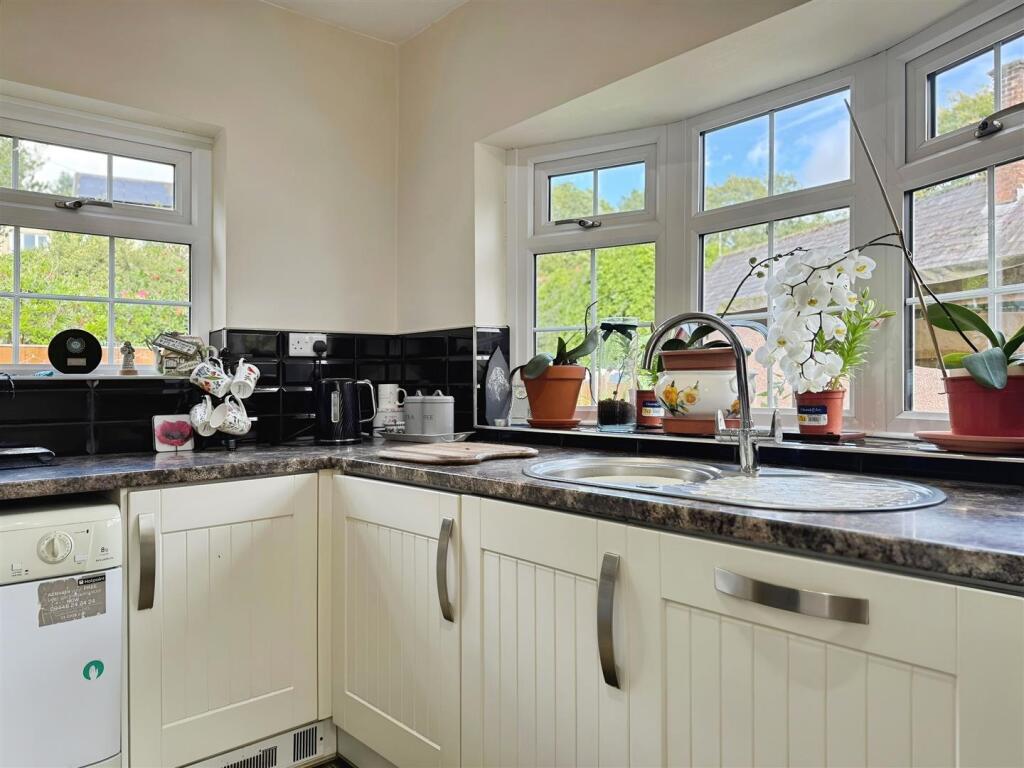 Kitchen/ Breakfast Room