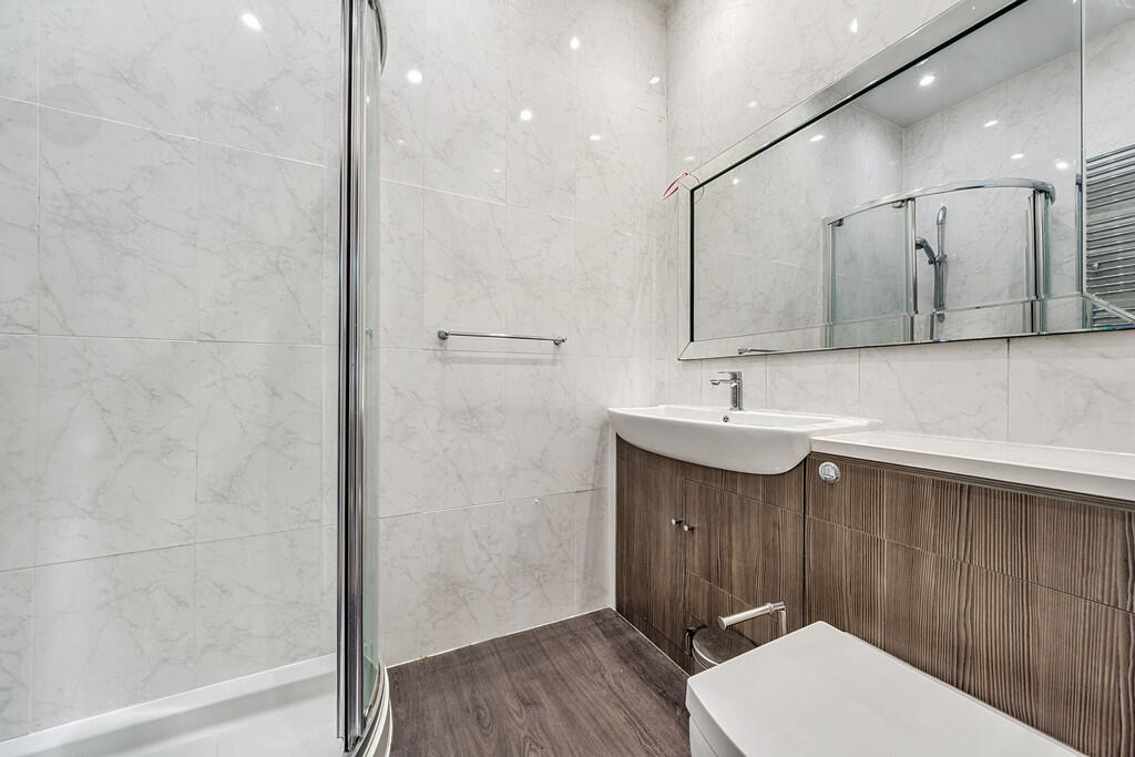 En-suite Shower R...