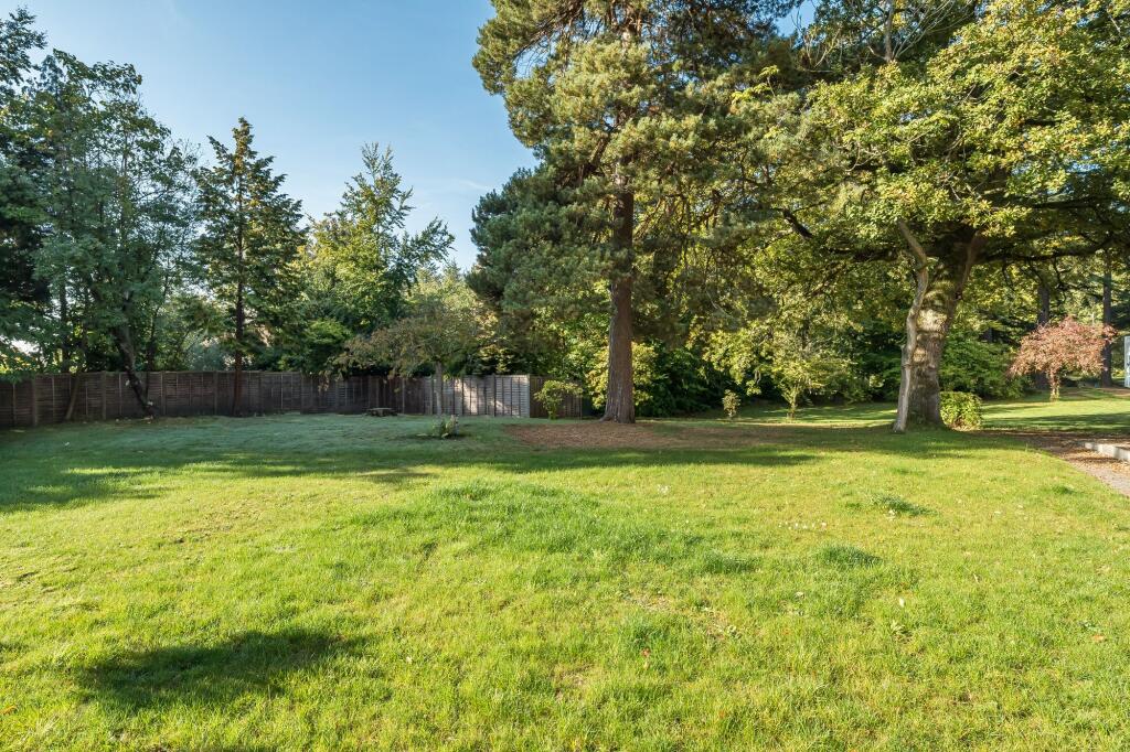 Tekels Park, Camberley, GU15