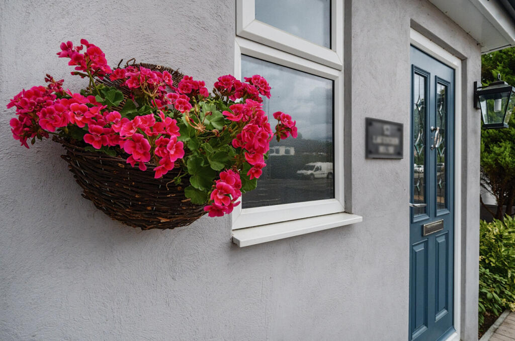 1318027-26-687ff3...