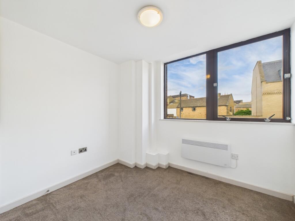 CAM01909G0-PR0361-STILL002