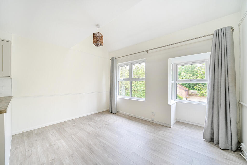 1298365-16-682daf...