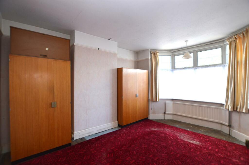 444 Hanworth Road bed 1.JPG