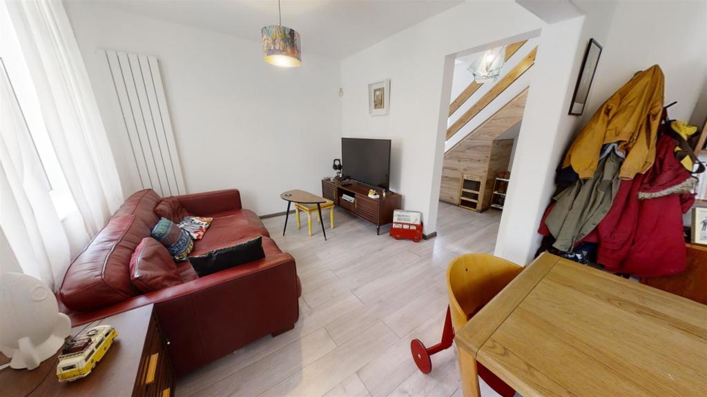 HomeDaze-presents-Philips-Park-Road-East-M45-3-bed