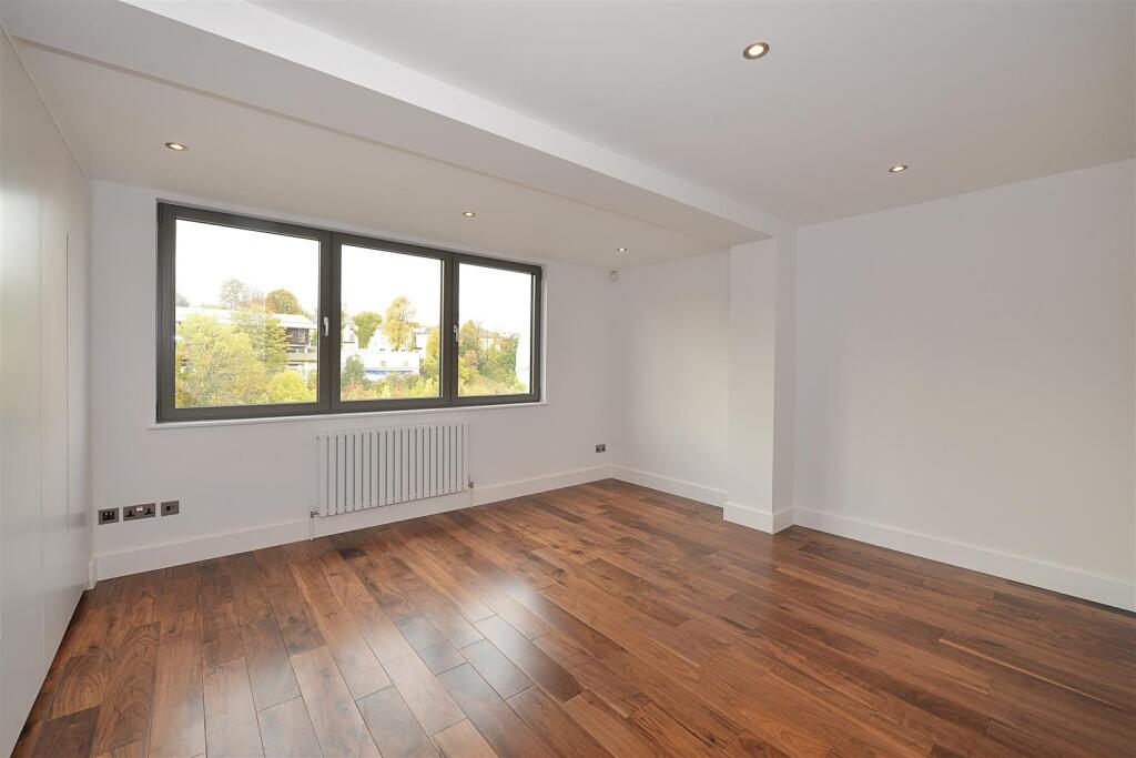 King HenryÆs Road.jpg