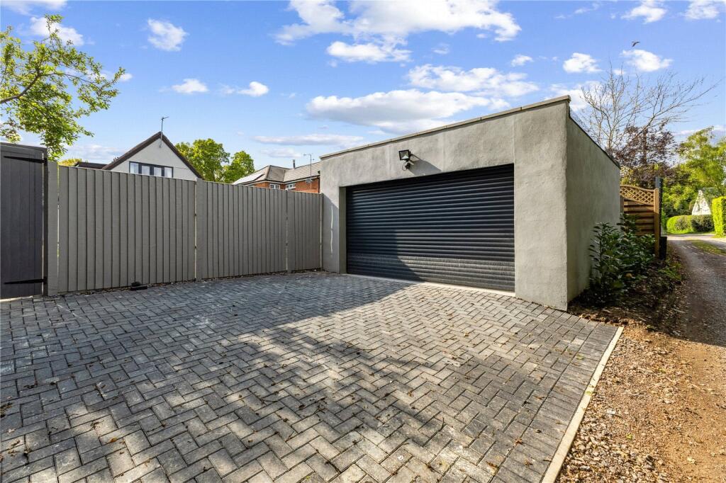 Driveway/Garage