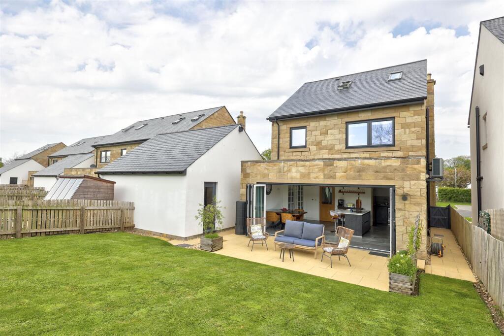 3 Arthurs Place