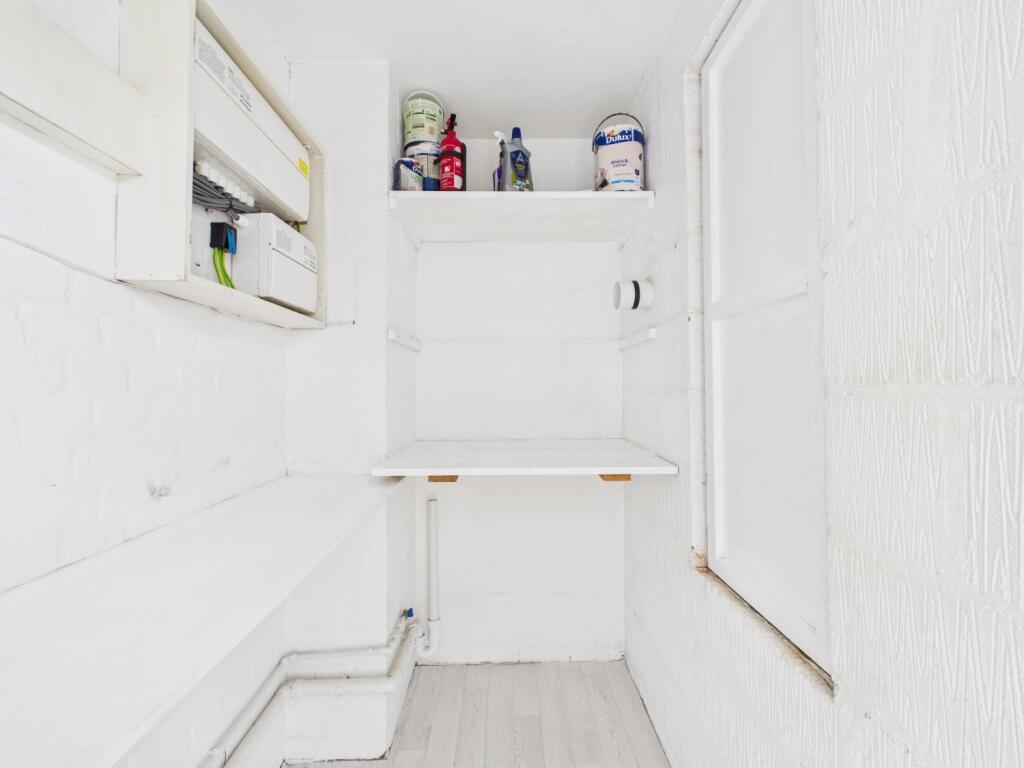 CAM02023G0-PR0176-STILL008