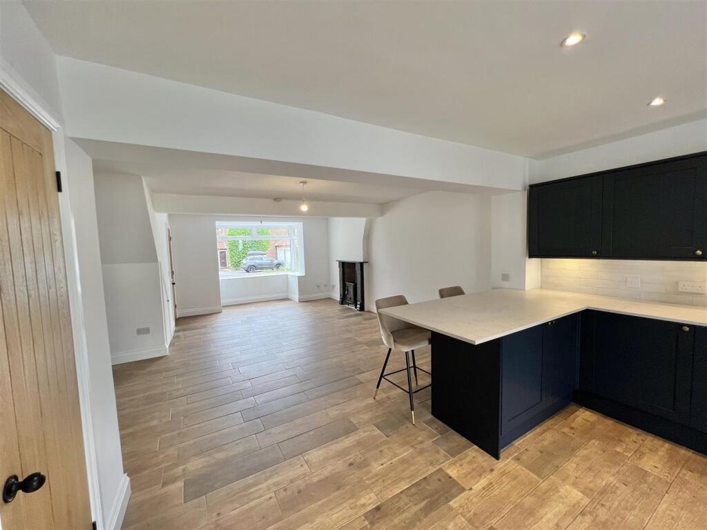 OPEN PLAN LIVING SPACE