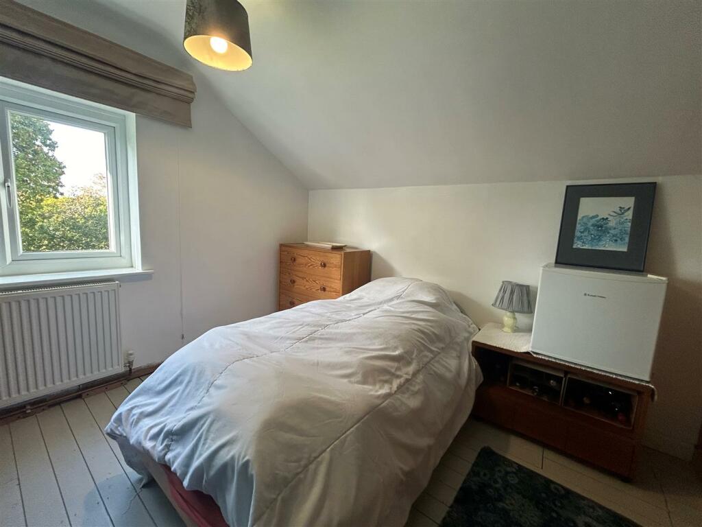 Bed 3.jpg