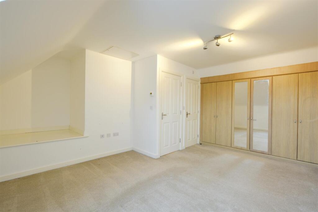 Bedroom 1_2.jpeg