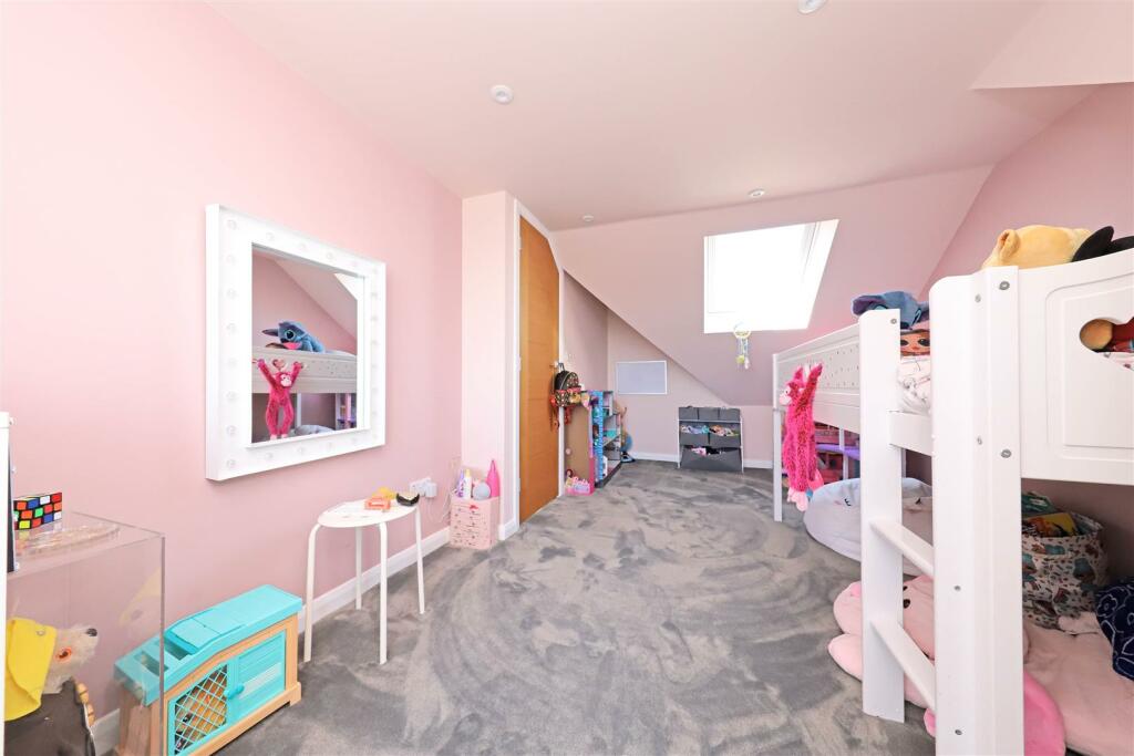 nicholas james hammy way bed three_.jpg