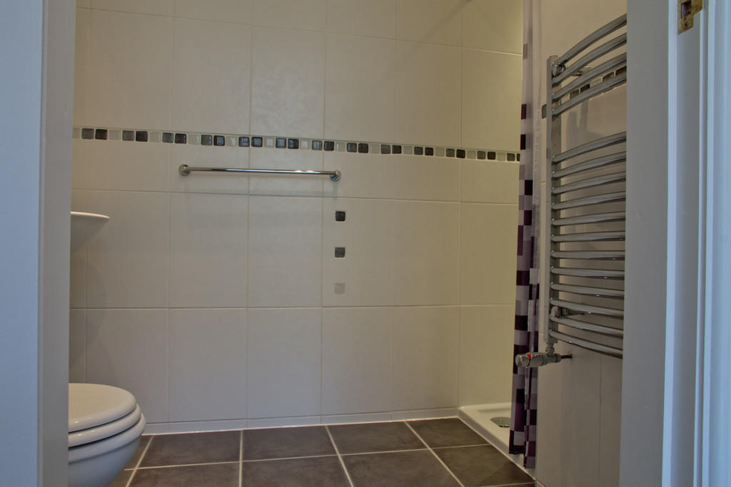 En-suite Shower R...