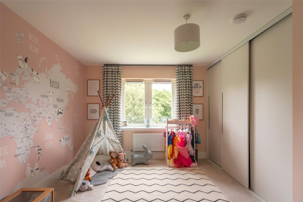 Pavilion Crescent 30