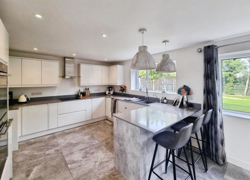 Open Plan Living Room/Kitchen