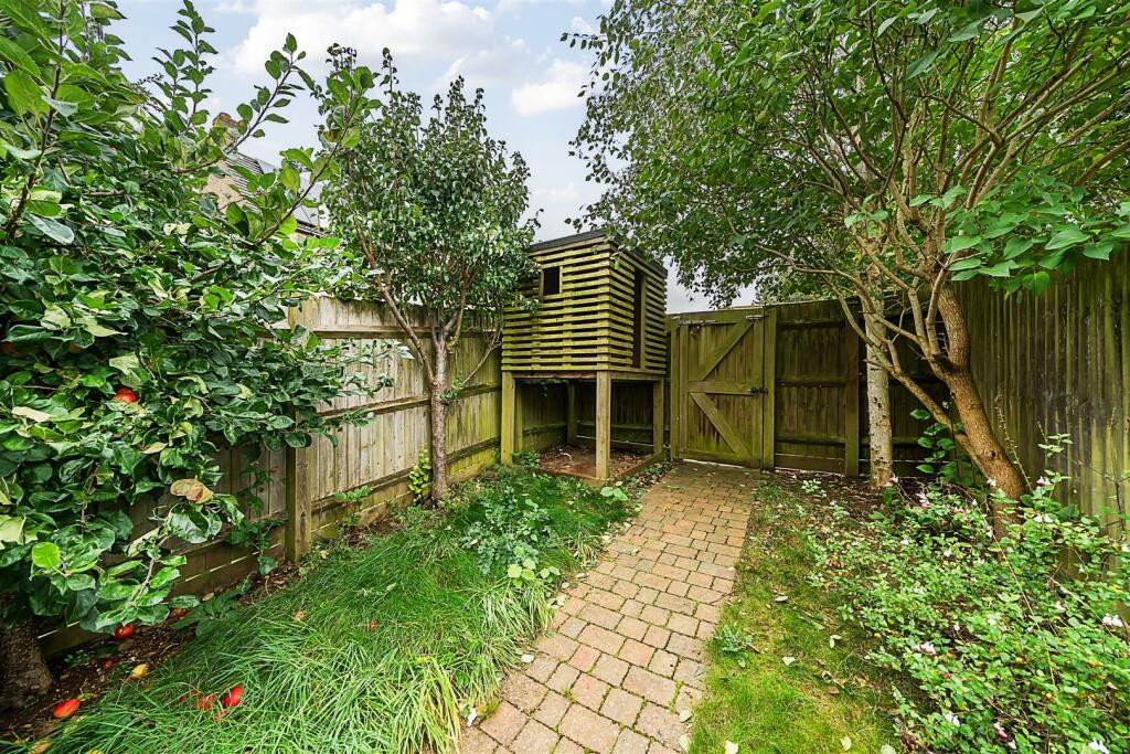 6 Northampton Road, Litchborough