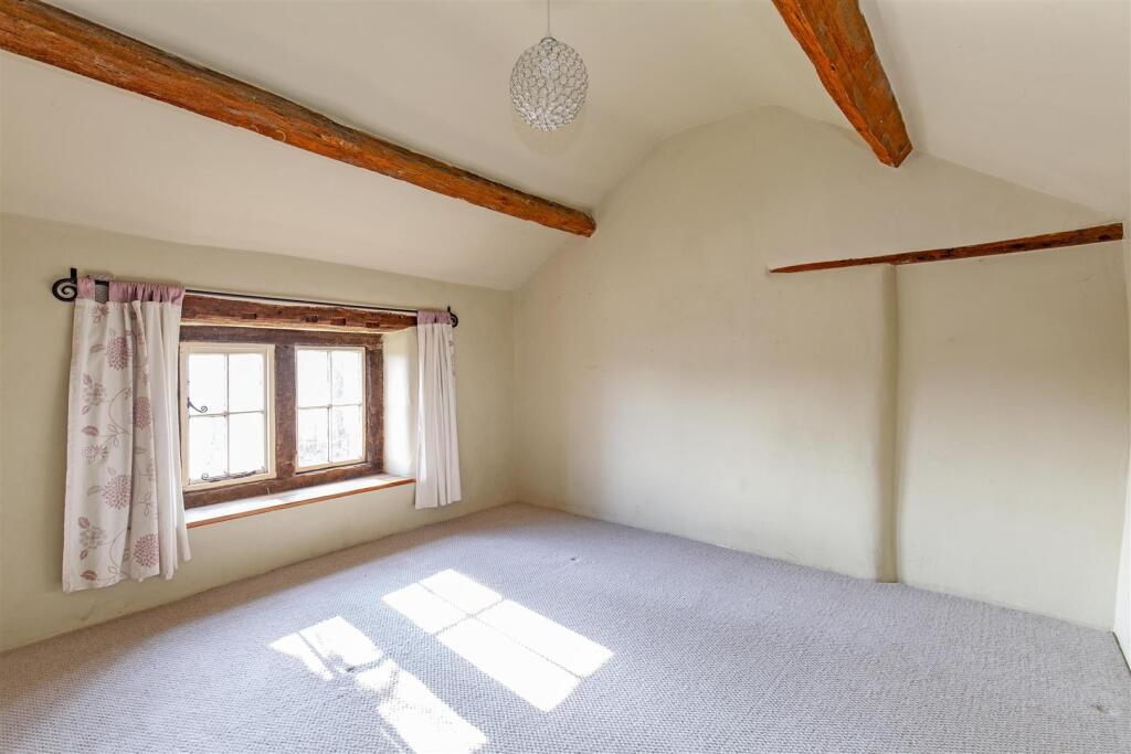 Bedroom 1-1.jpg