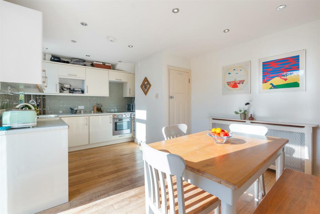 Kitchen/ Dining Room