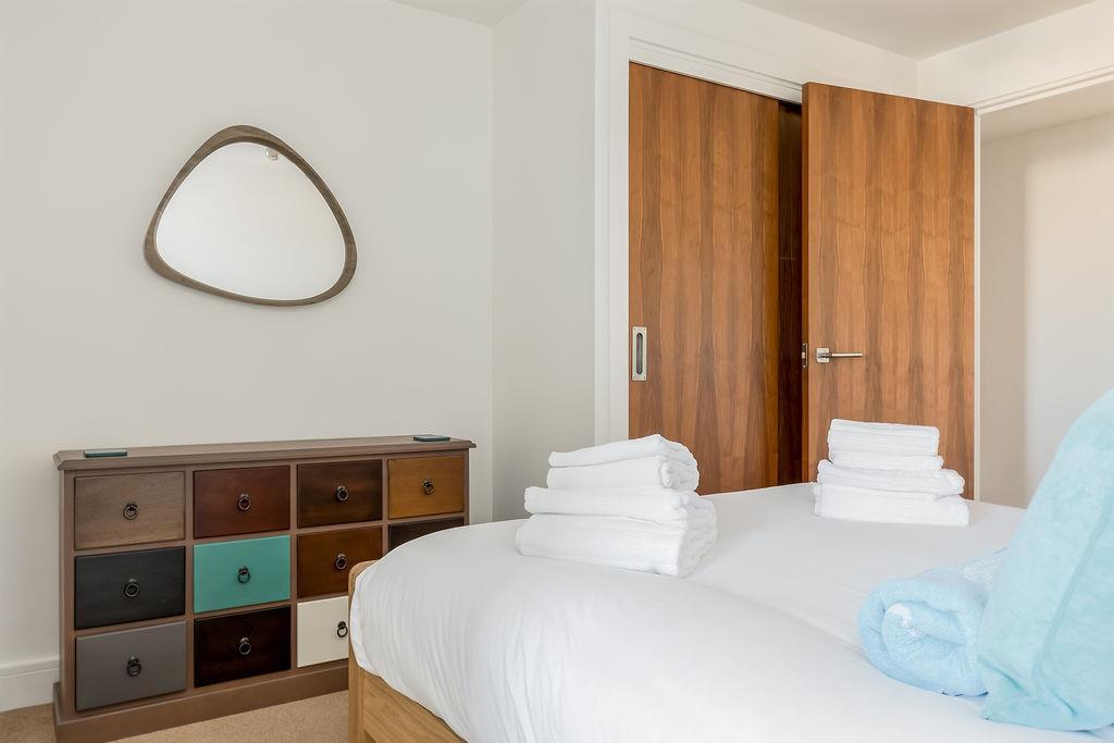 418OrchardPlazaph14web300.jpg
