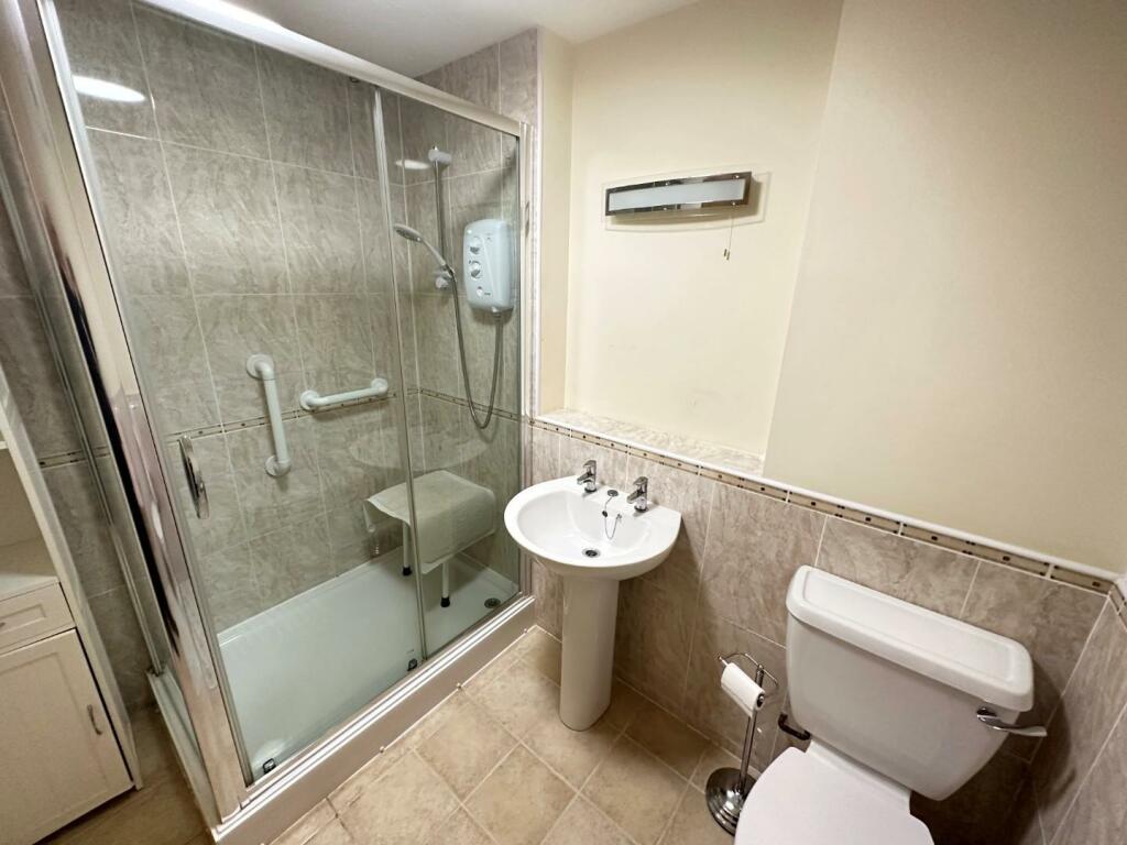 SHOWER ROOM