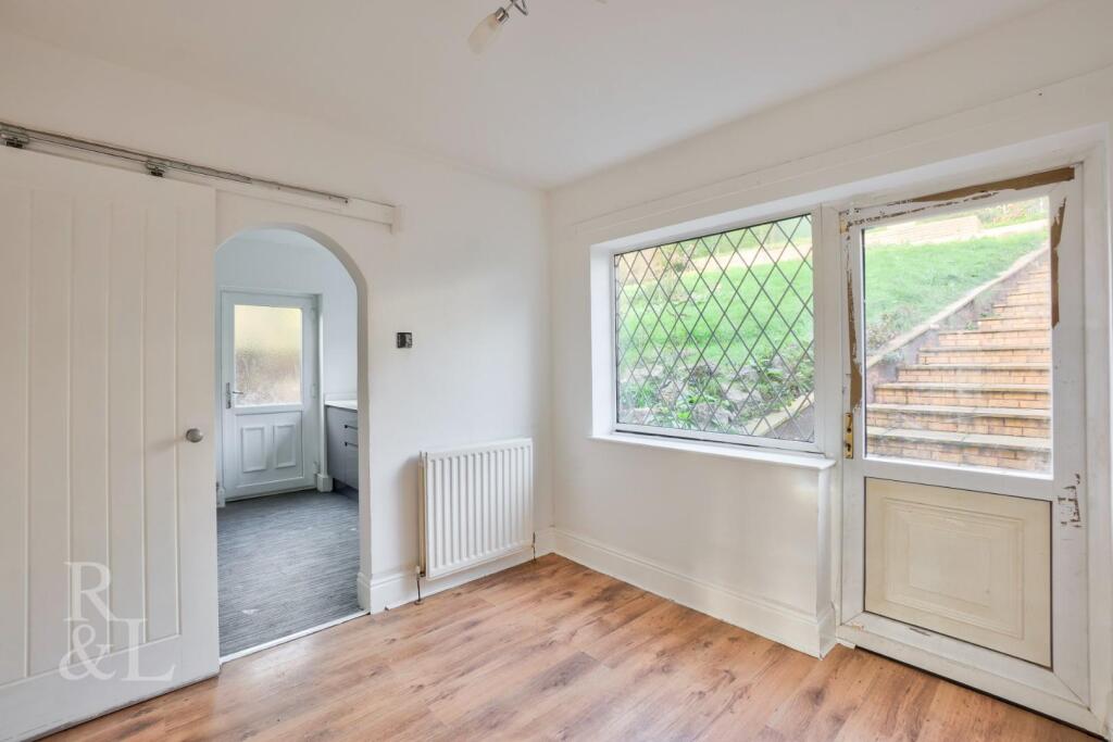 26 Vicarage Road (6).jpg