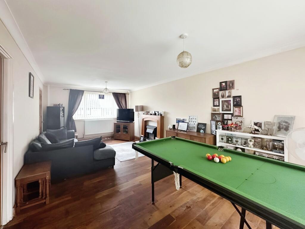 Lounge/Dining Room